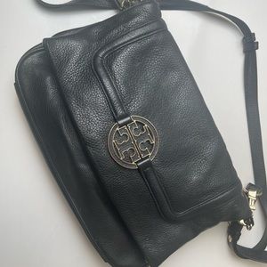 💯 Authentic classic Tory Burch crossbody hobo bag.